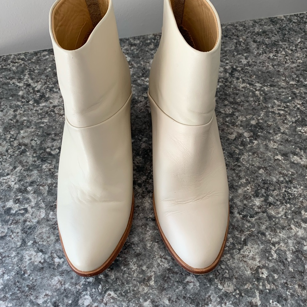 Nisolo Dari white leather ankle boot in Bone, size 9 - Picture 3 of 5